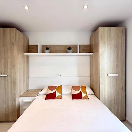 V032 - Miramar Apartment